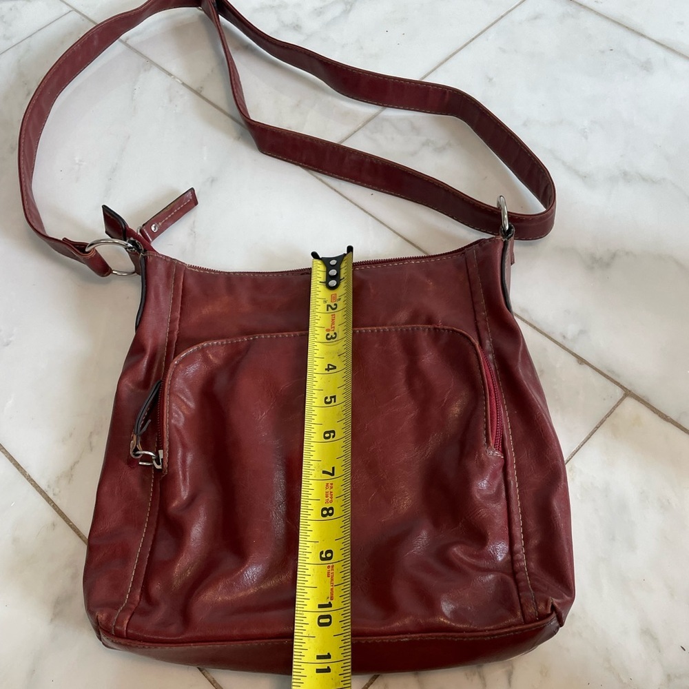 Relic, women’s red brown leather shoulder bag purse with logo & adjustable strap - Picture 4 of 6